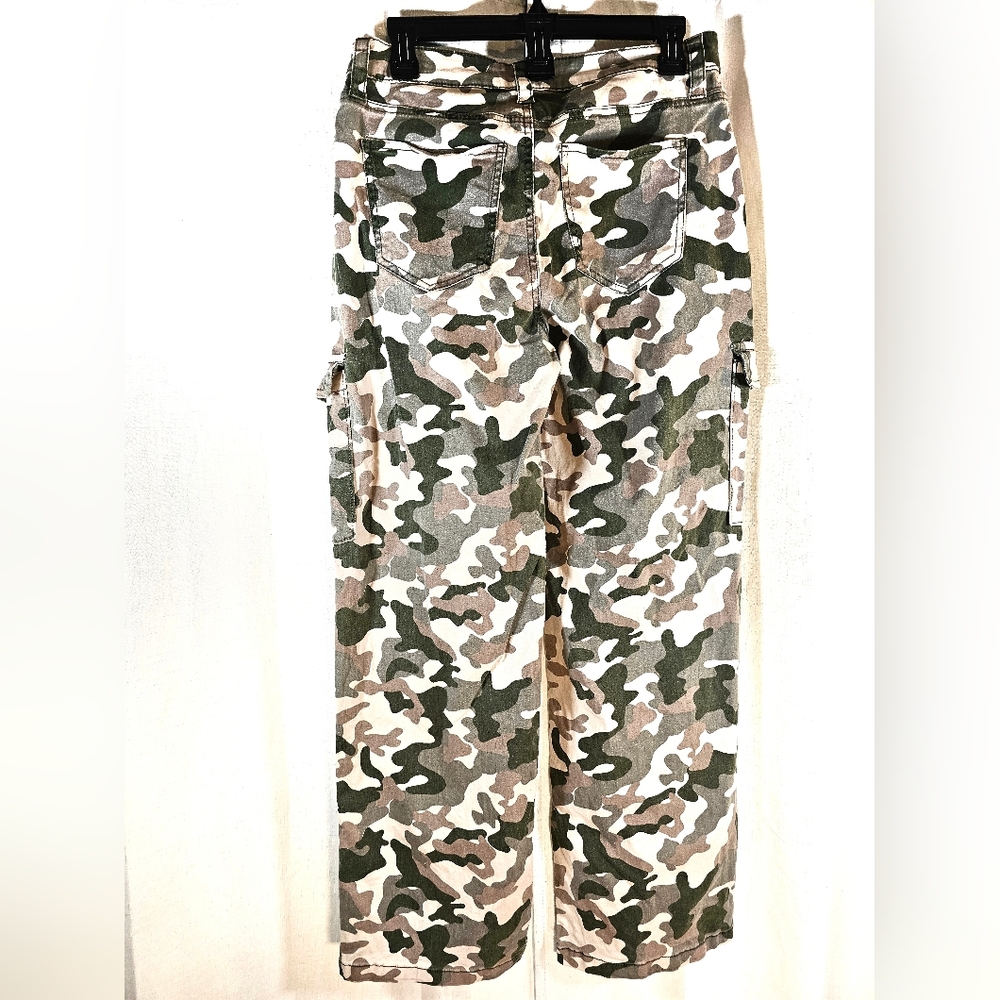 Celebrity Pink Sz 7/28 Camo Pants - Picture 5 of 8